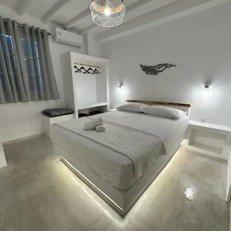 Dreamy Island Escape In Paros Naousa (Paros)