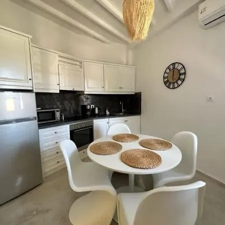 Dreamy Island Escape In Paros Naousa (Paros)